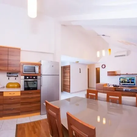 Spacious 80m2 Great Location