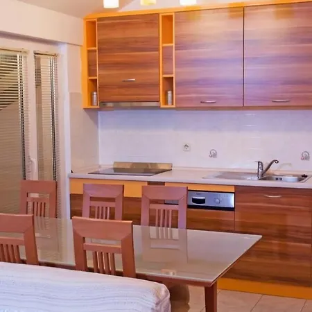 Spacious 80m2 Great Location Apartment