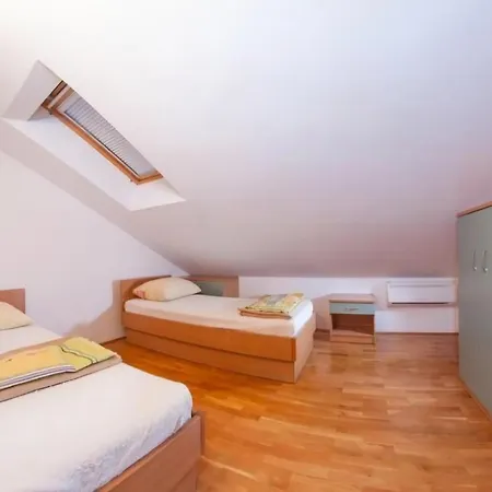 Spacious 80m2 Great Location Apartmán *